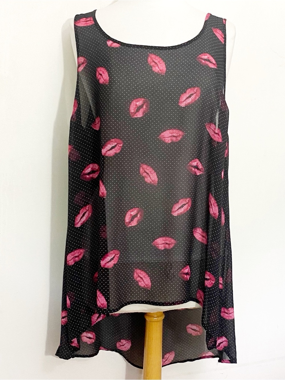 Torrid Black Sheer Sleeveless Nightgown with Pink Lip Print High Low Hem 1X